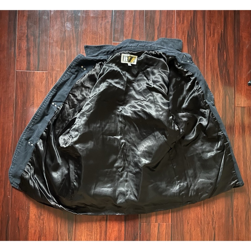 Star Trek Deep Space Nine Fireman Clasp Cast & Crew Jacket Size Small Preowned - Picture 8 of 13